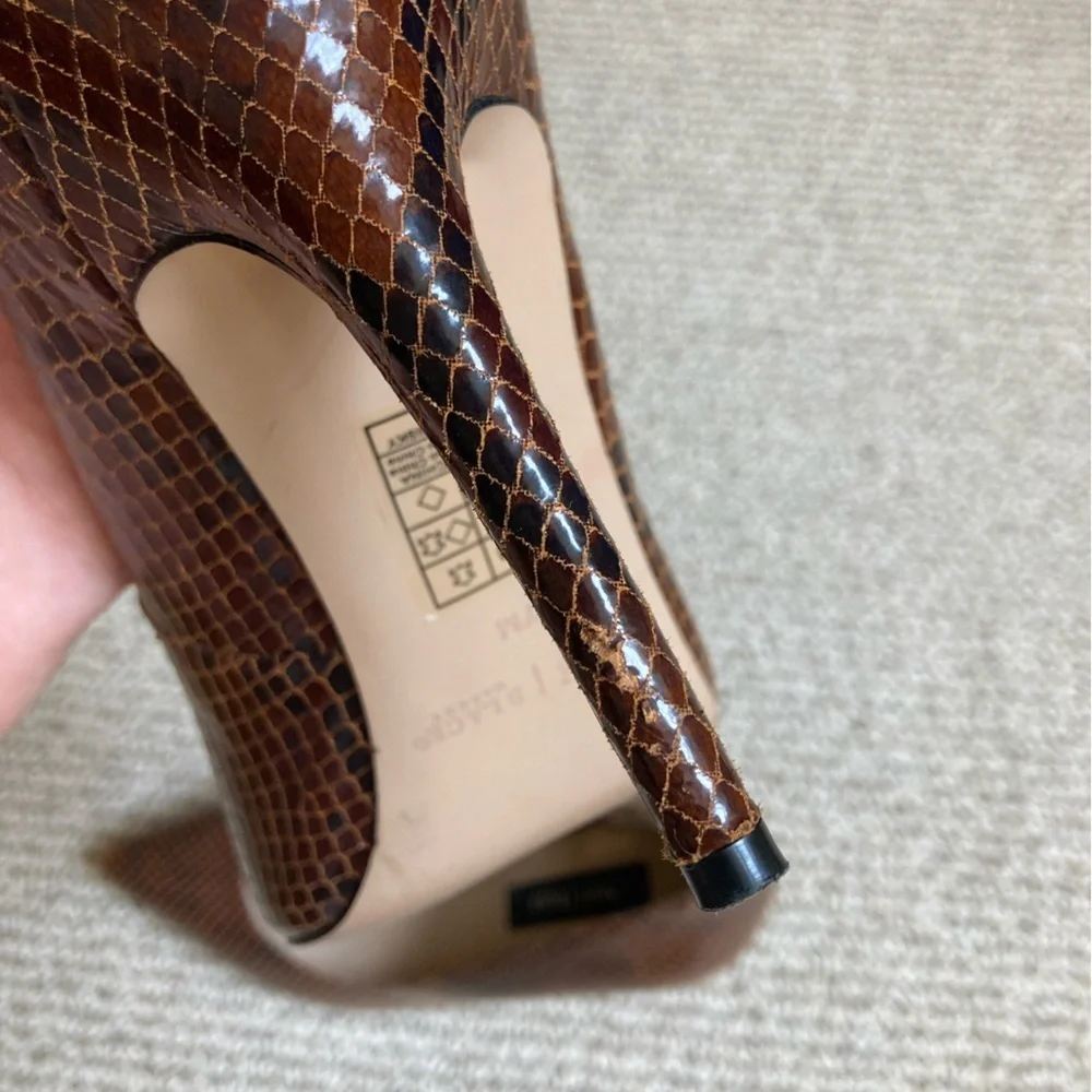 WHBM Snakeskin Heels‎